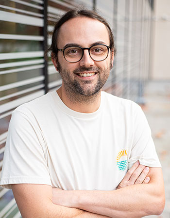 A headshot of Dr Robert Wolf, Senior Lecturer in the School of Physics and Associate Investigator for the Quantum Control Laboratory