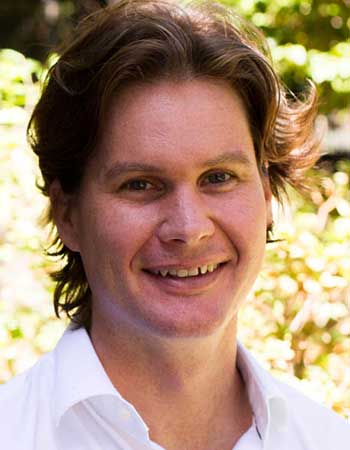 A headshot of Professor David Reilly, Chief Investigator for the Quantum Nanoscience Laboratory