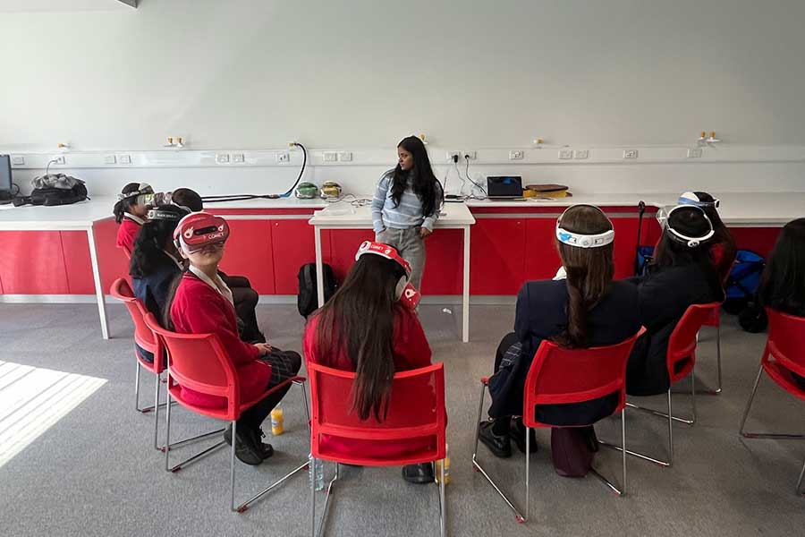 Students use virtual reality headsets to explore the universe
